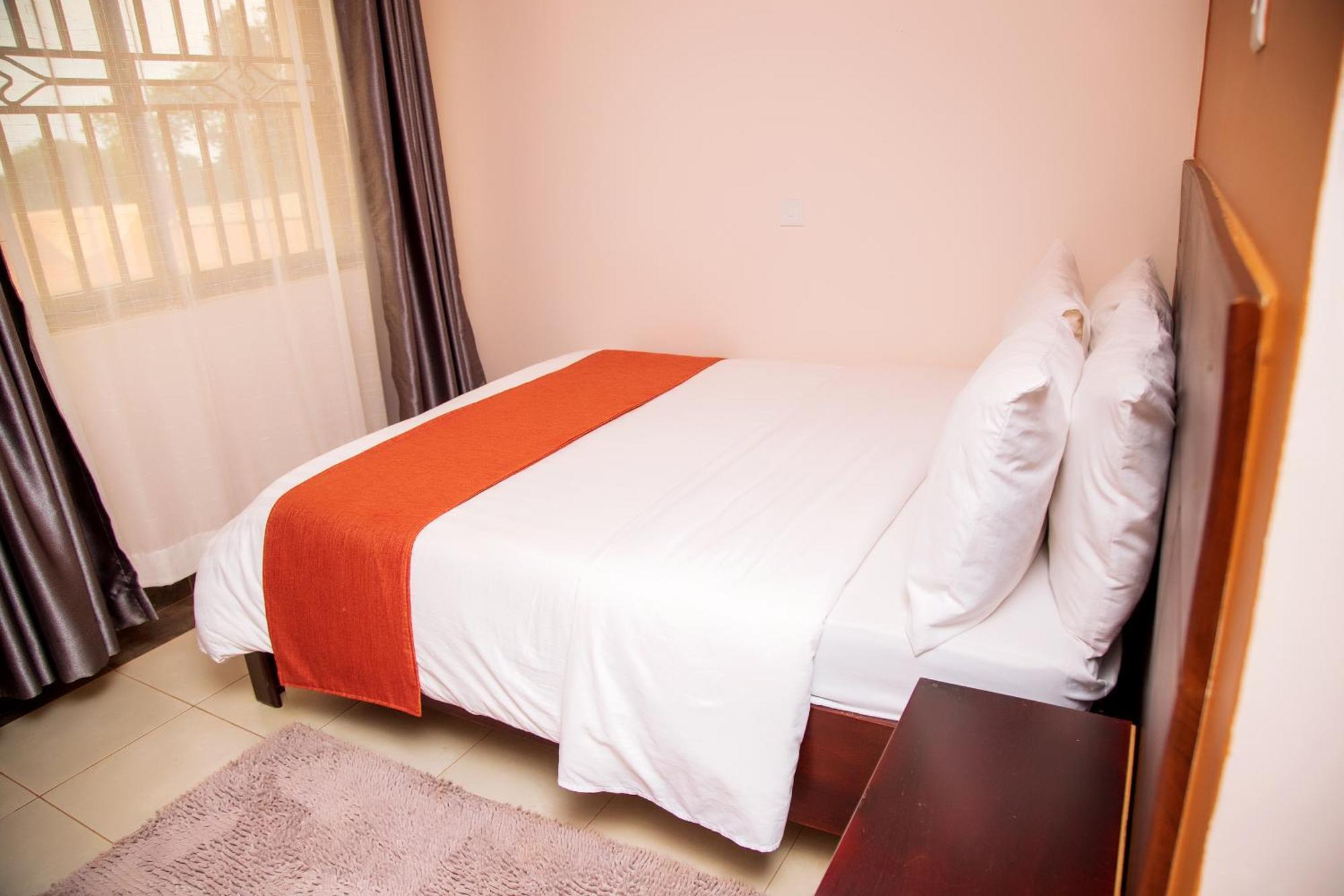 Blue Berries Hotel Εντέμπε Εξωτερικό φωτογραφία