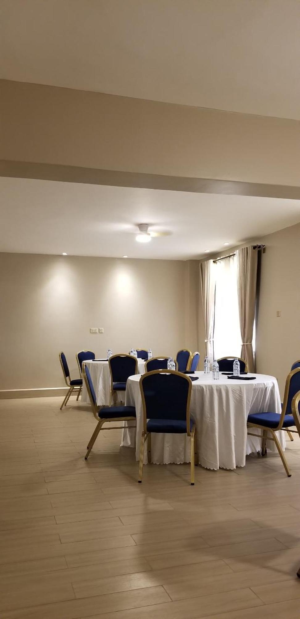 Blue Berries Hotel Εντέμπε Εξωτερικό φωτογραφία