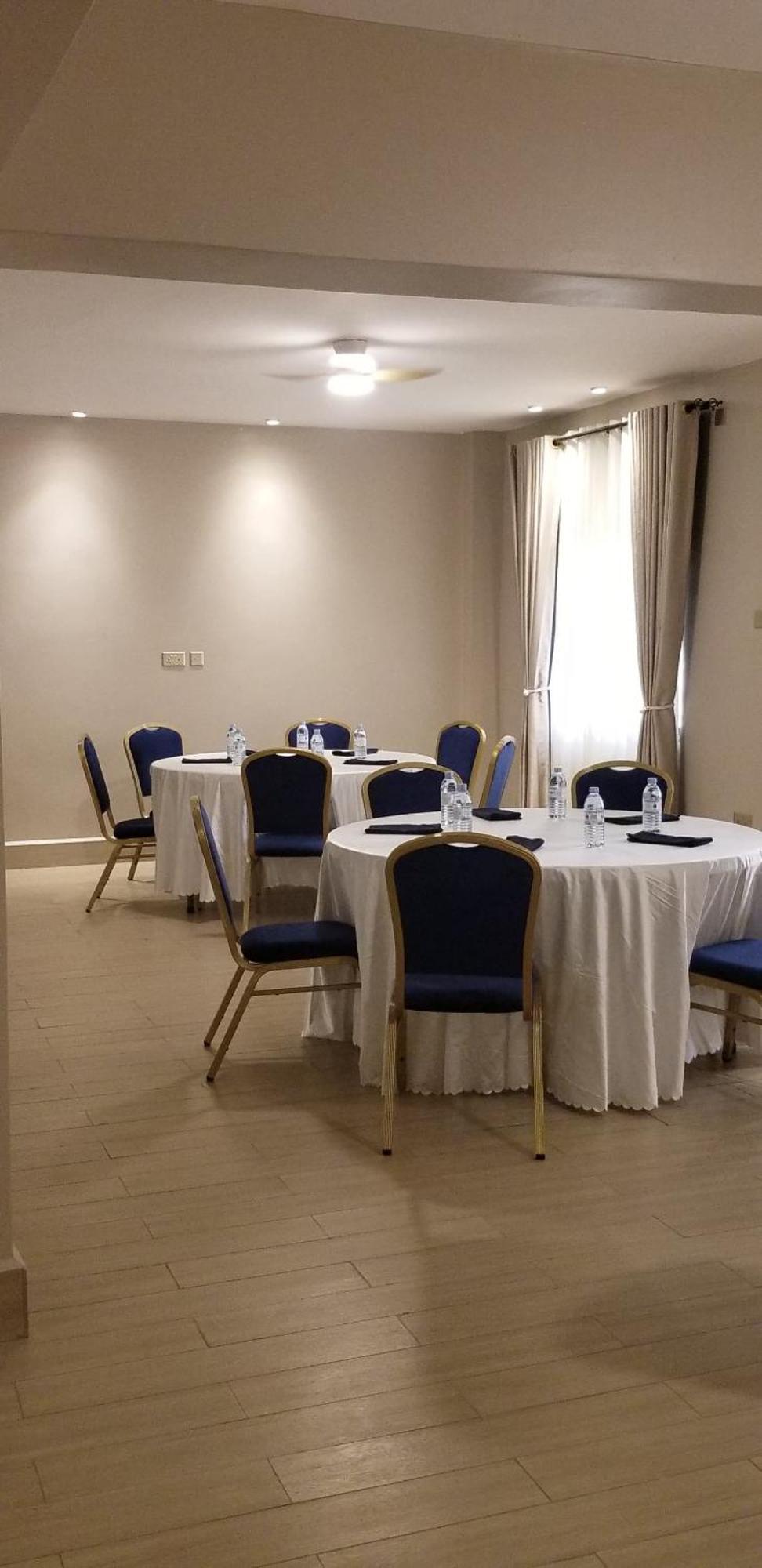 Blue Berries Hotel Εντέμπε Εξωτερικό φωτογραφία